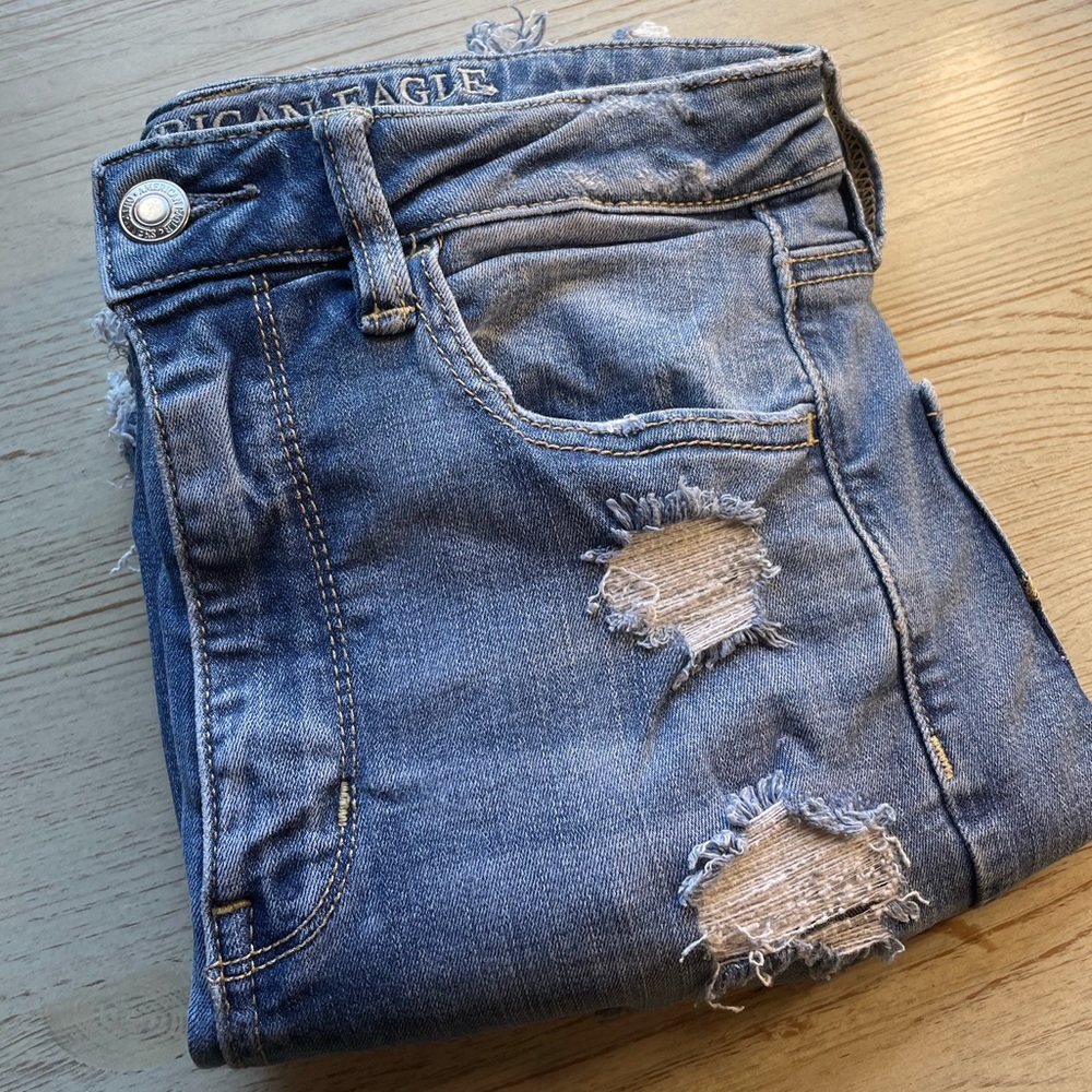 American Eagle Size 6 Distressed Stretchy Blue Jeans